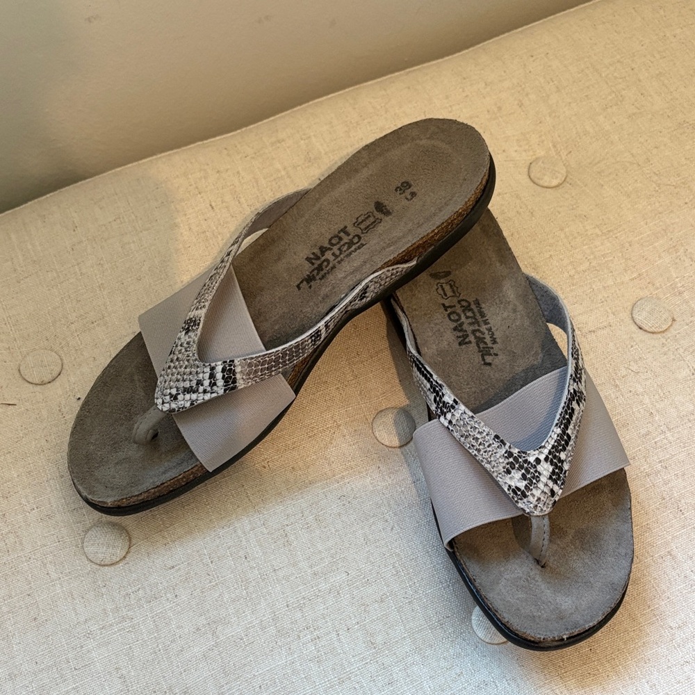 Naot Gray and Snake Print Women's Sandals; Sz: 39, US 8-8.5